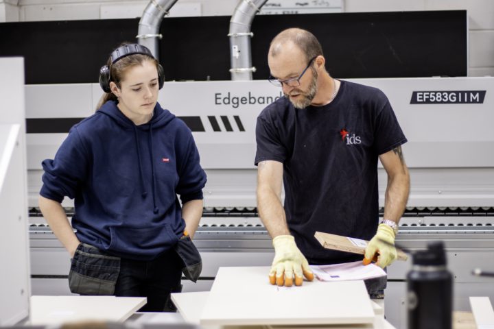 IDS Team building sliding wardrobe doors